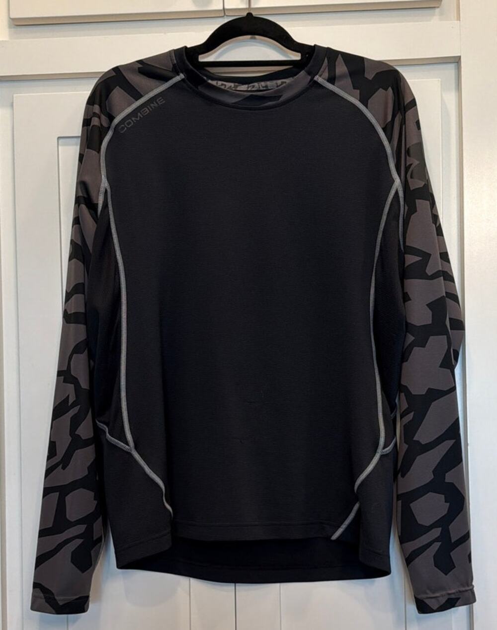 UnderArmour Baselayer black and gray camo heatgear LT